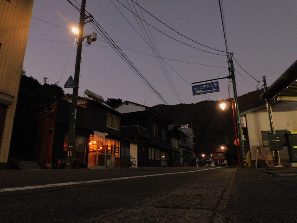 この町全体が1つの宿|四万十町ゲストハウス「Ekimaehouse SAMARU」