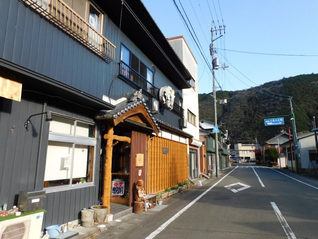 この町全体が1つの宿|四万十町ゲストハウス「Ekimaehouse SAMARU」