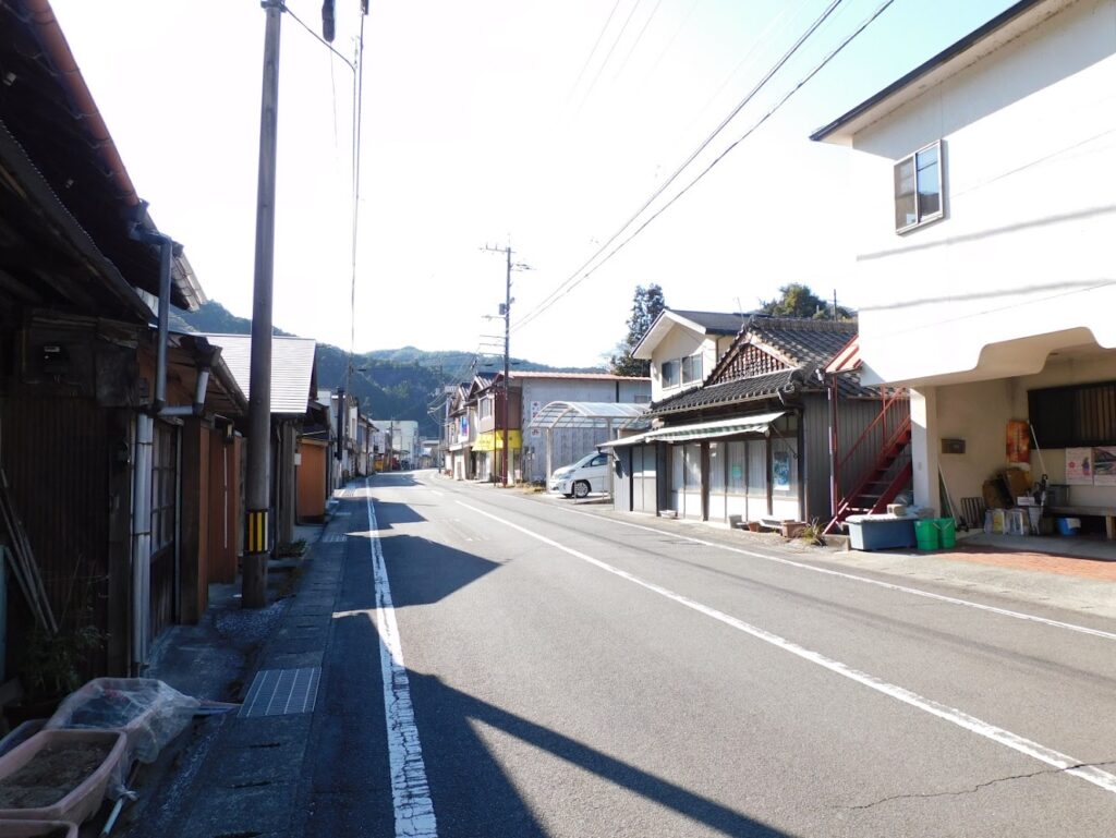 この町全体が1つの宿|四万十町ゲストハウス「Ekimaehouse SAMARU」