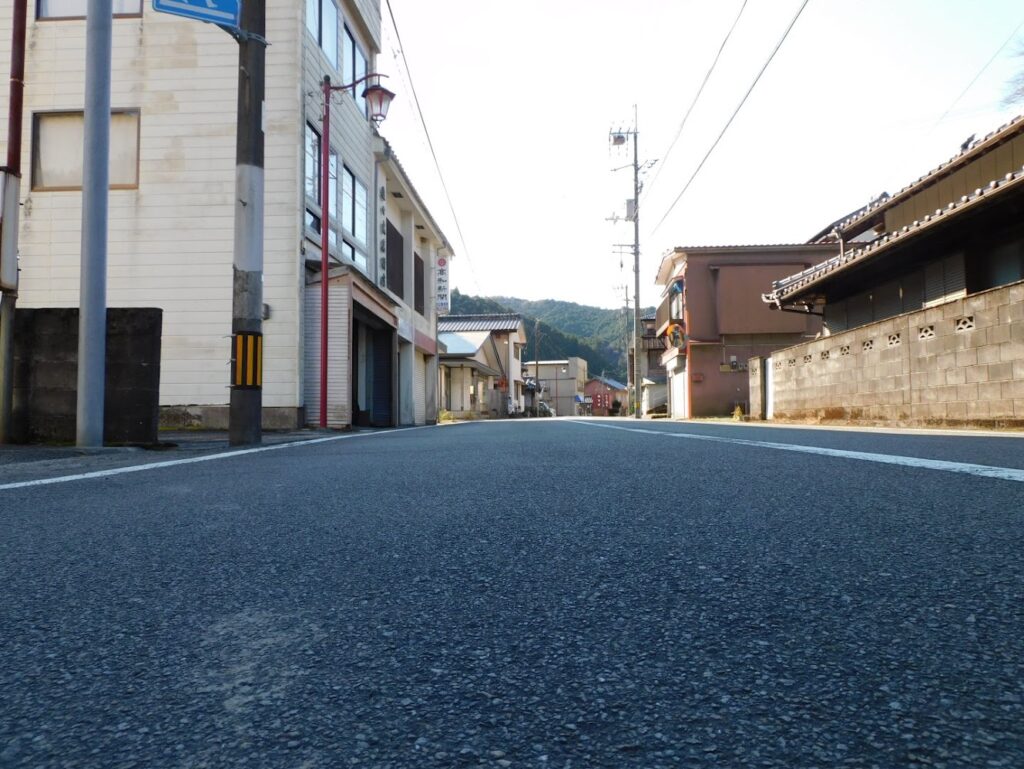 この町全体が1つの宿|四万十町ゲストハウス「Ekimaehouse SAMARU」