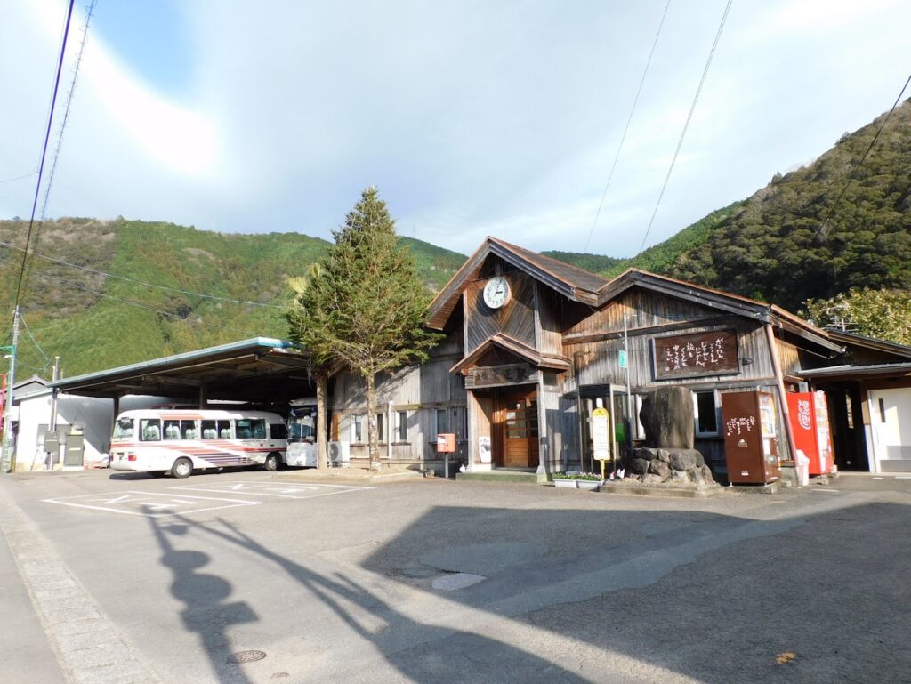 この町全体が1つの宿|四万十町ゲストハウス「Ekimaehouse SAMARU」