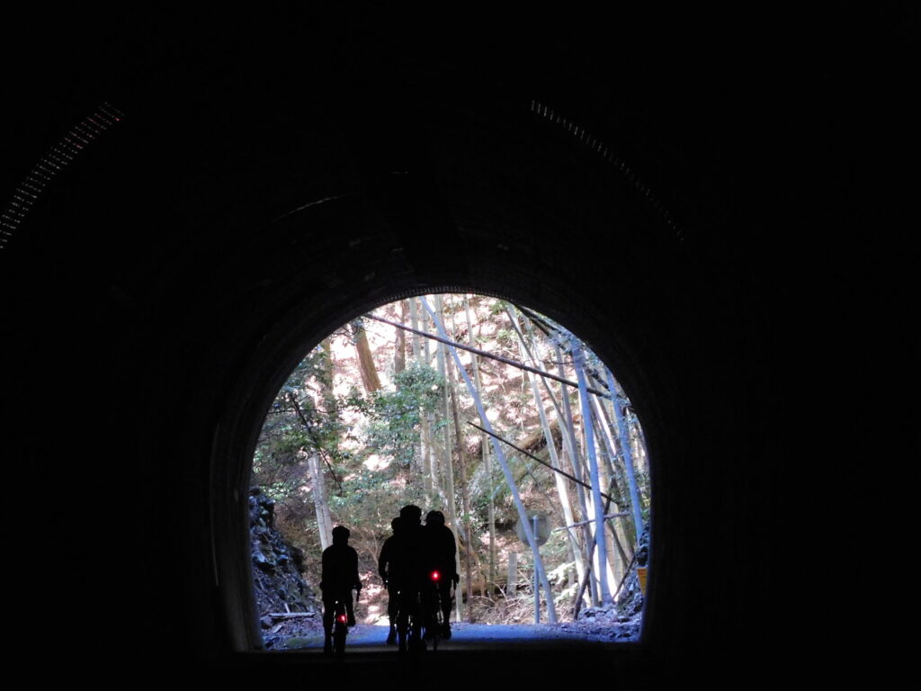 この町全体が1つの宿|四万十町ゲストハウス「Ekimaehouse SAMARU」