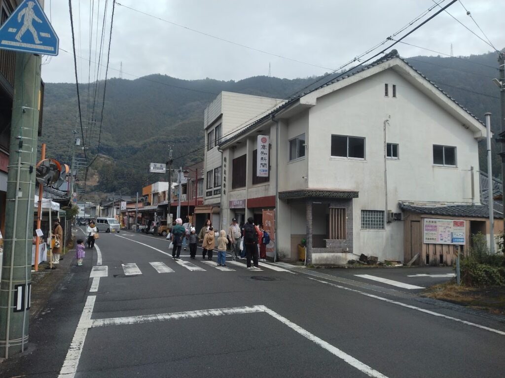 この町全体が1つの宿|四万十町ゲストハウス「Ekimaehouse SAMARU」